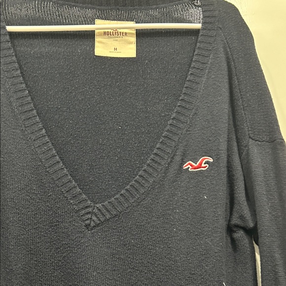 Hollister Women's Deep dark blue V-Neck Sweater - Picture 3 of 4